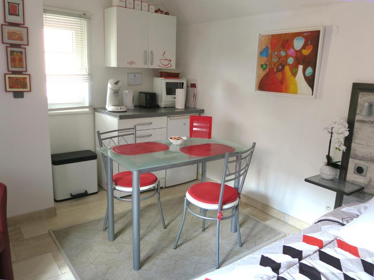 フェンデンハイム La Cour Des Amis Bed & Breakfast エクステリア 写真